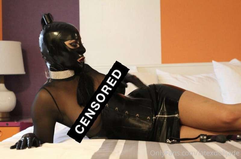 Who would like to see this set un-censored?  Make sure you s..