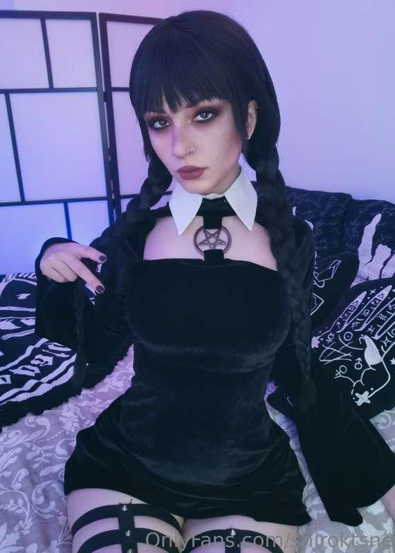 Wednesday 🦇
~
Today I planned to take an HD photoset but my ..