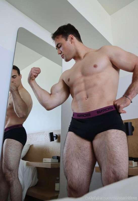 70% OFF NOW 🥵 Take a look at my big friend @ciaobambino 💪🏻🔝 ..