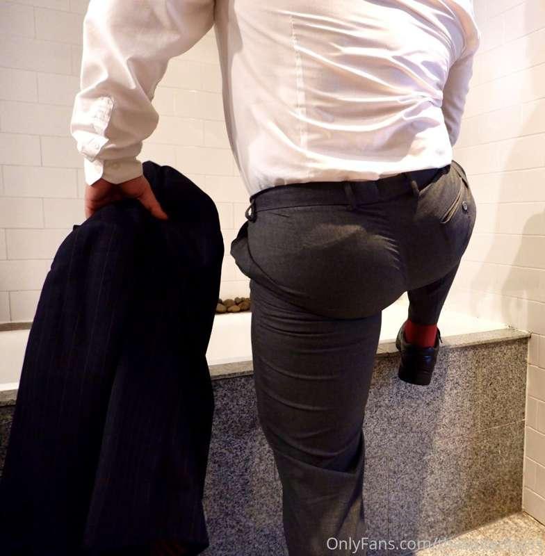 thesuitedboss image #0