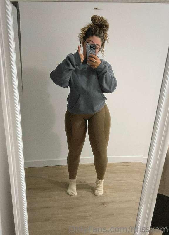 Swipe to remove my clothes 😋