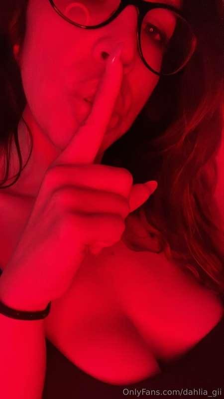 luci rosse.. rendono tutto molto più sexy 🔞🌶️❤️‍🔥