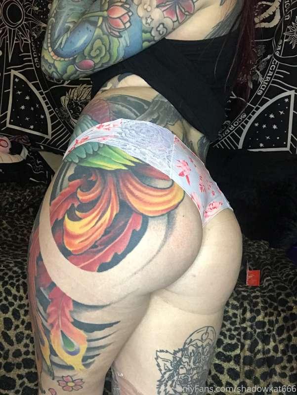 Yep, you guessed it. MORE ASS 🍑 and only slight bruising 😅😜
..