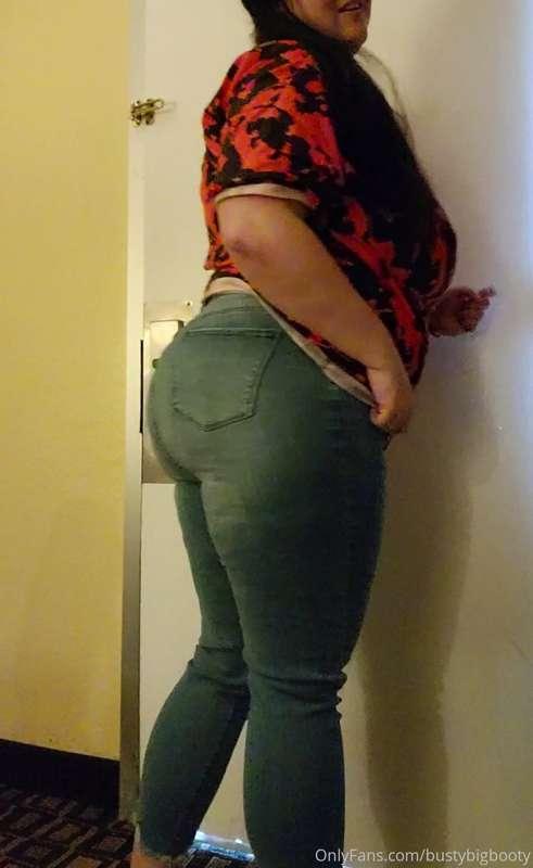 How's my booty look in jeans? 🍑
