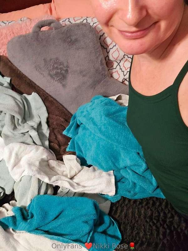 Laundry and house cleaning 😌 ugh lol