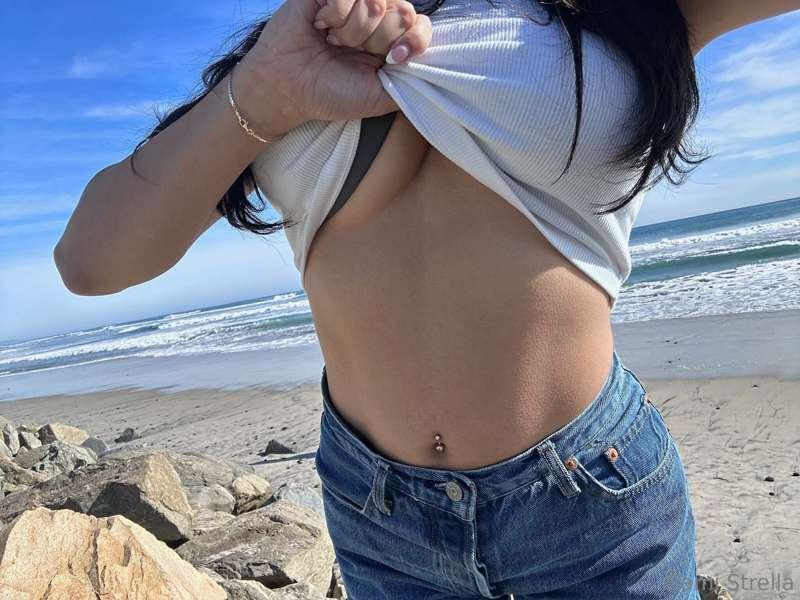 Sub to @camistrella to see the version where I lift my top a..