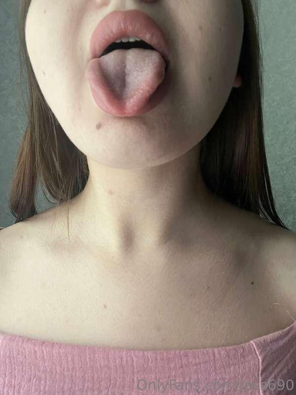 I love to touch your cock, caress it with my lips closed fee..
