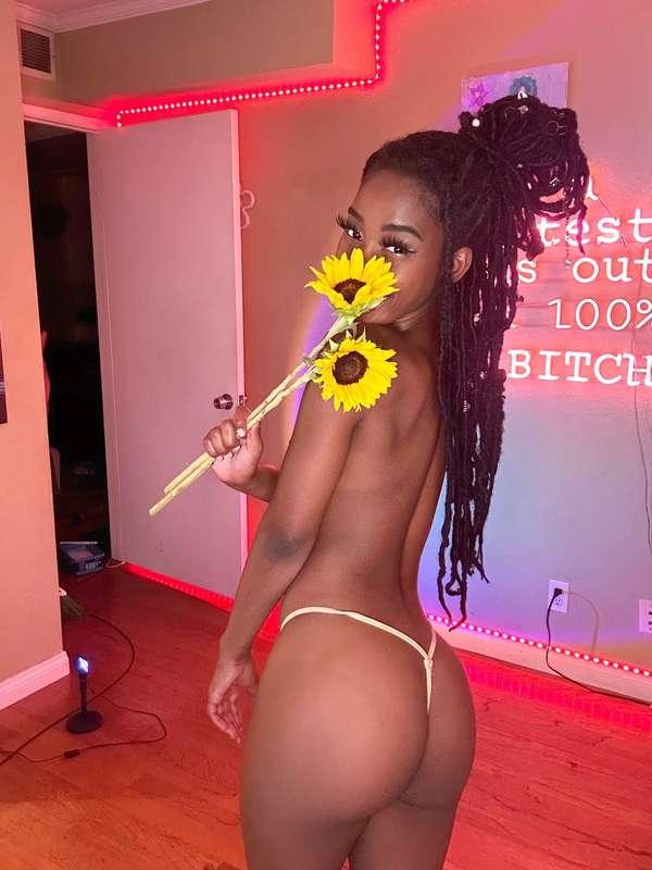 ***TIP $5*** so you don't miss out on this sexy photo set🥵🤤