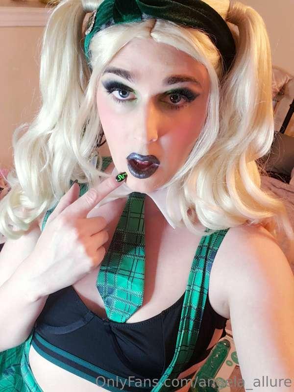 The girls at Hogwarts have been behaving really naughty 😜🐍 
..