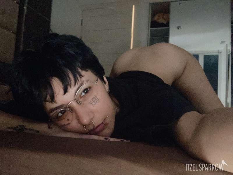 Puppy in doggy position 🐶🦴
