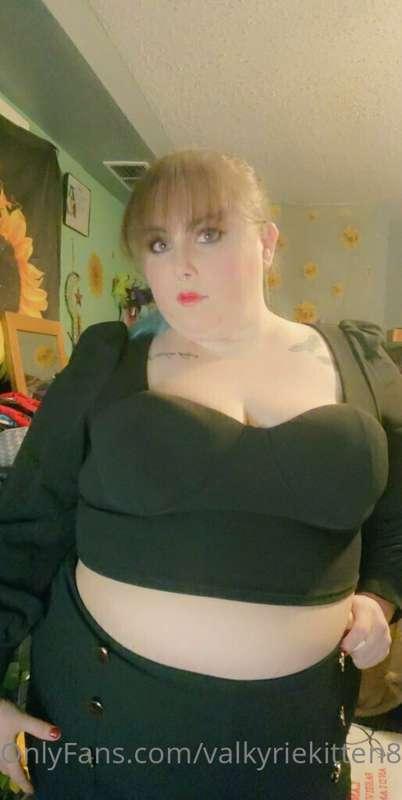 Photo shoot! The few times I could keep my tits in my new sh..