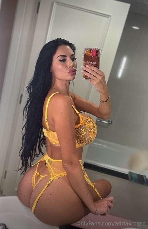 Do you love SUPER BUSTY babes?? 🥵💦 if so, sub to my HH Cup f..