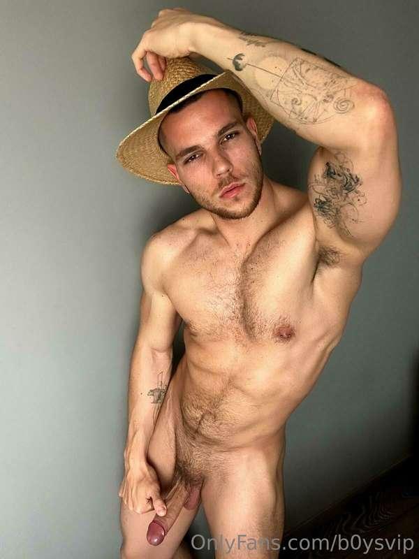 Does the hat 👒 fit me?😍 @only_balazs
