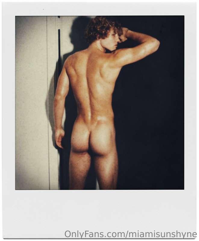 Nude Polaroid photo set 👀🔥💦💪🤤