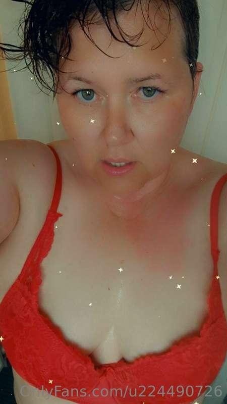 Just out the shower all wet, wanna join me? Xx