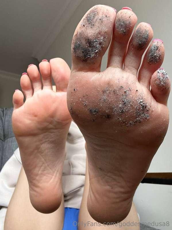 Dirty feet!! Clean them now!