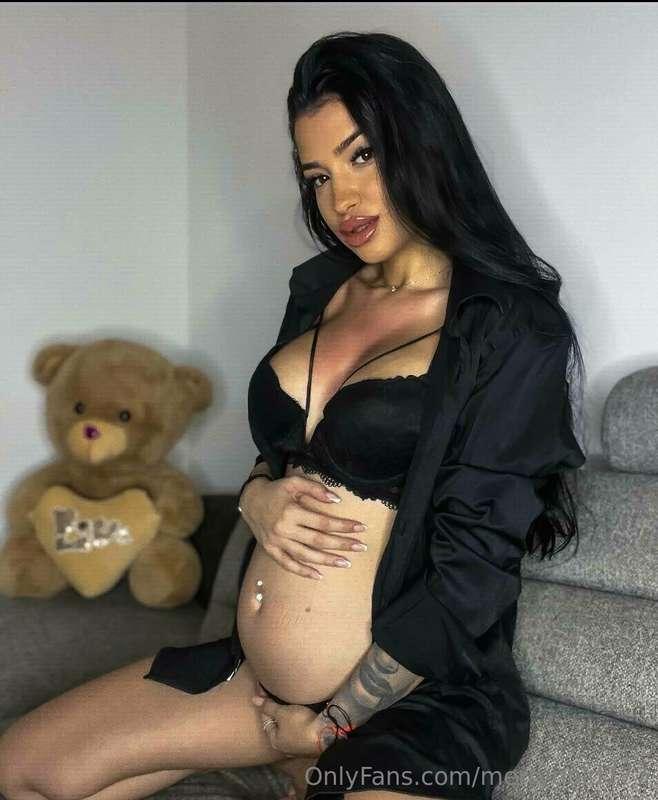 💖🔥 TODAY ONLY 🔥💖Meet the sultry @almablack , a pregnant vixe..