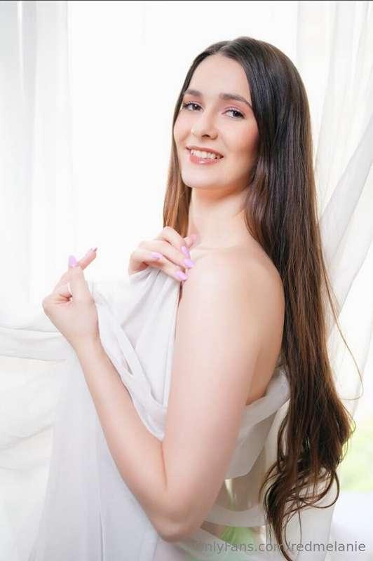 😻😘Caramel eyes, light brown hair, slim body, ivory skin pati..