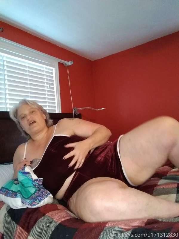 Who wants to show me their big hard dick? 
I'm so horny for ..