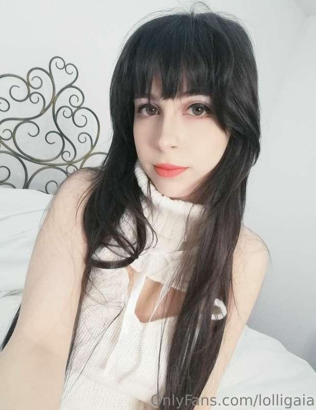 Cute Sweater -Amateur Selfie- #2

Do you like my hair? Or di..