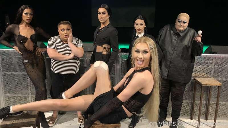 How was your Halloween? 🎃 I went in drag to watch these amaz..
