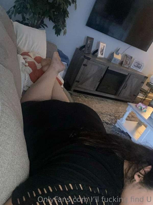 Would you guys prefer content with a live person or a dildo?