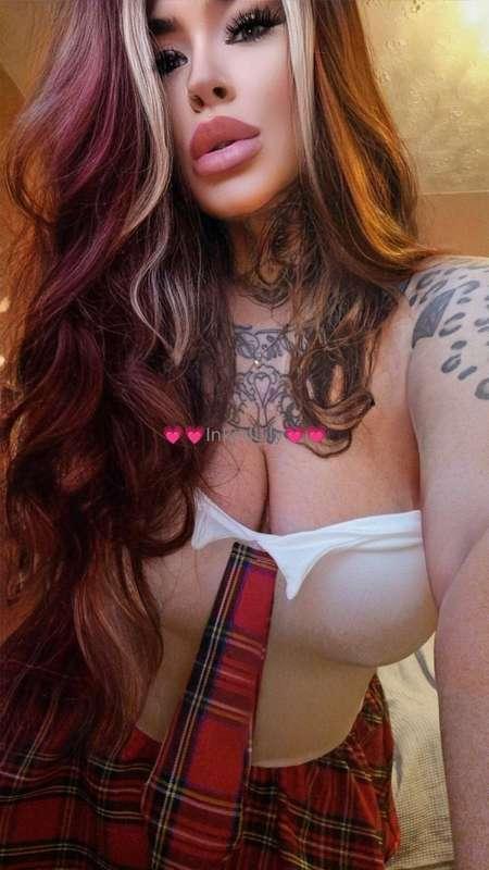 Do you like me in this outfit? Tip if you do💗