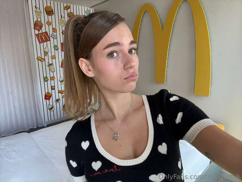 filmed the naughtiest room tour ever in McDonald’s hotel 💋
