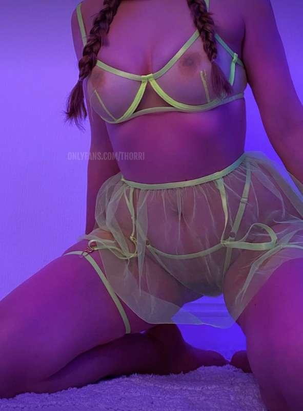 Tell me what to do, I want to be dominated 👅