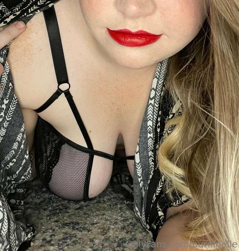 A couple sneak peaks for y’all. Are you an ass or boob perso..