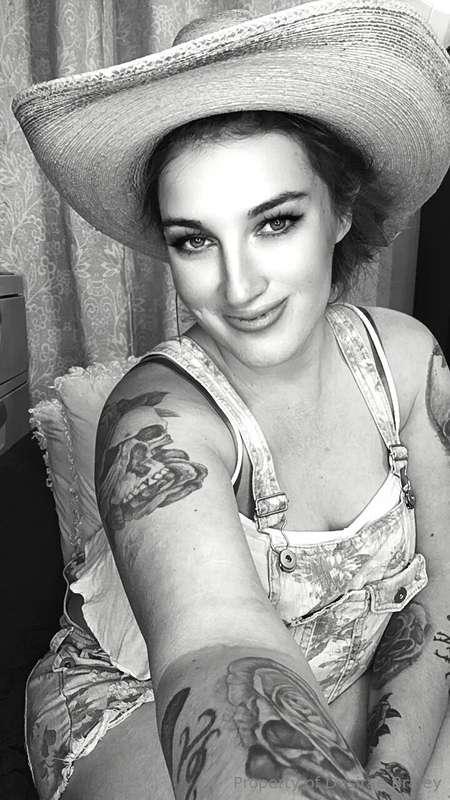 mistressdesirae image #0