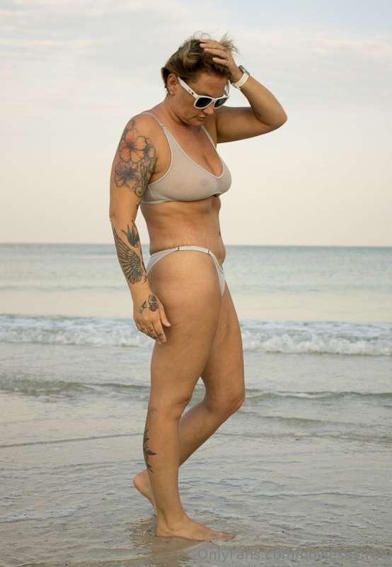 holliess1free image #0