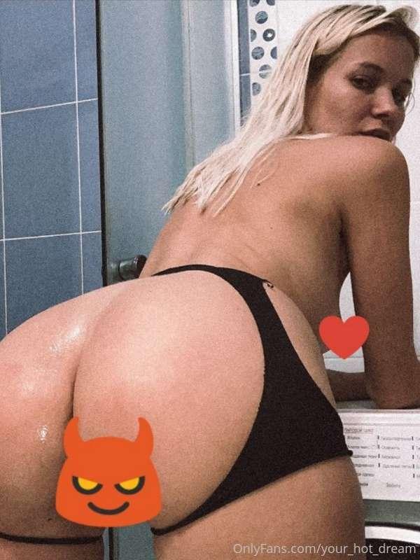 Oh boys want to know what I'm hiding behind the emoji? ♥️ 😈