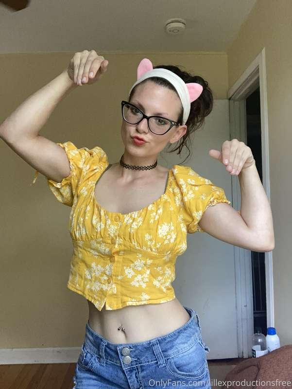 Cat girls run the world 🐱🌼✨