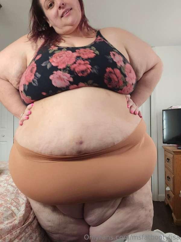 I am so obsessed with the way my bottom belly looks in these..