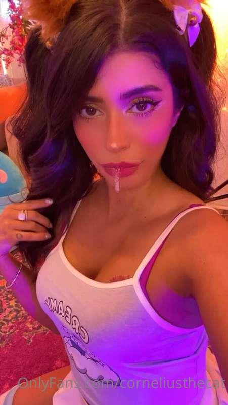 16 second drooling video of me sucking my fingers for u 🥺💕
S..