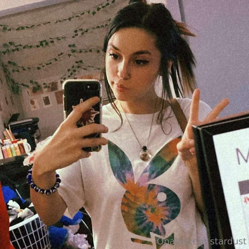 Just a little something to post 🖤
Sorry I suck at posting💔
I..