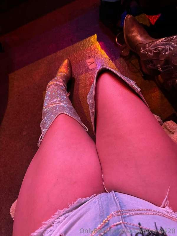 Them thick thighs don’t lie 🥂 

These boots tho 😍