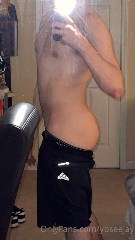 happy friday here's some booty 🫣