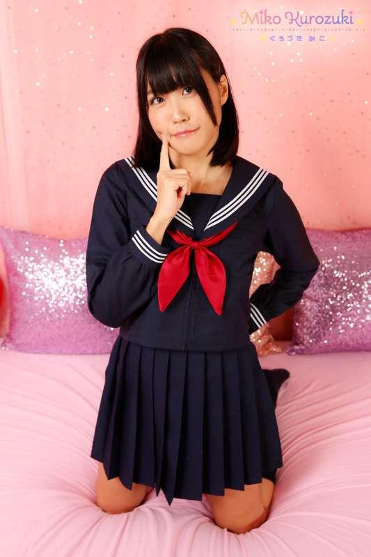 新しいコスチュームは、セーラー服（冬服）だよ💕 高校の制服がこんな感じだったな〜。 ちなみに、ネクタイ？スカーフ？は黒で..