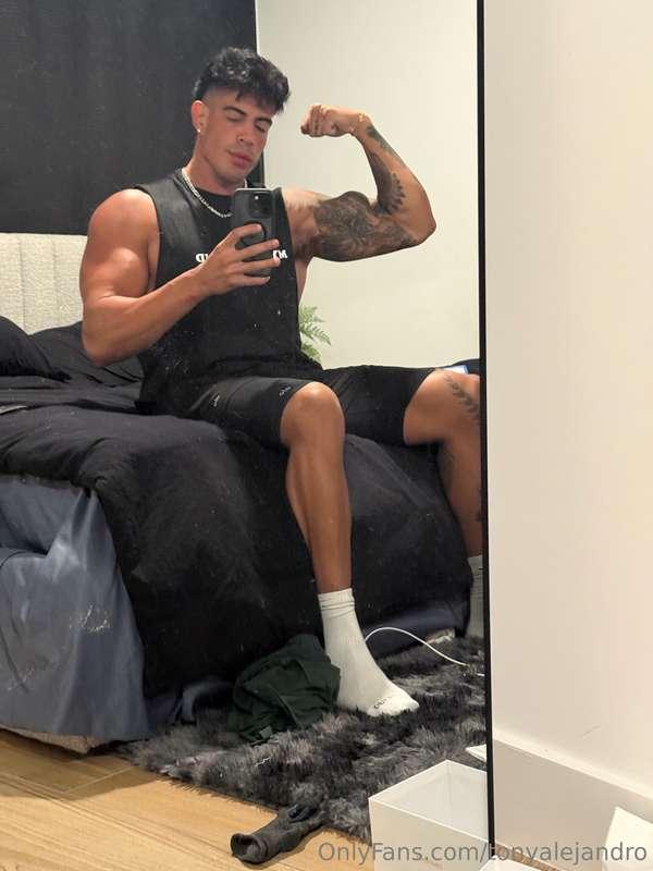 7PM PST LIVE TOMORROW 😈💦 who’s coming?