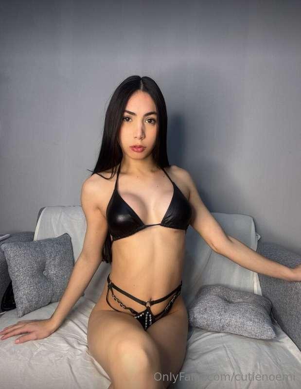 Petite shy Tgirl 🥰 Is in the mood to make you cum and swallo..