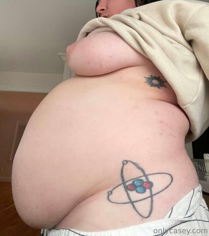 Love when I get so stuffed it arches my back 🥵🐷🐷🐷