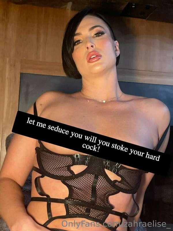 I just wanna have some fun with you. Let's chat and cum hard..