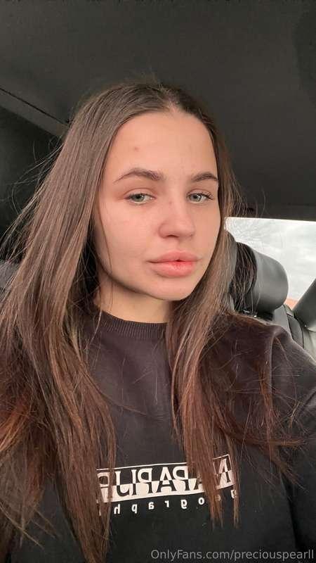 my face looks so cute in this picture. Do you like it?🥰