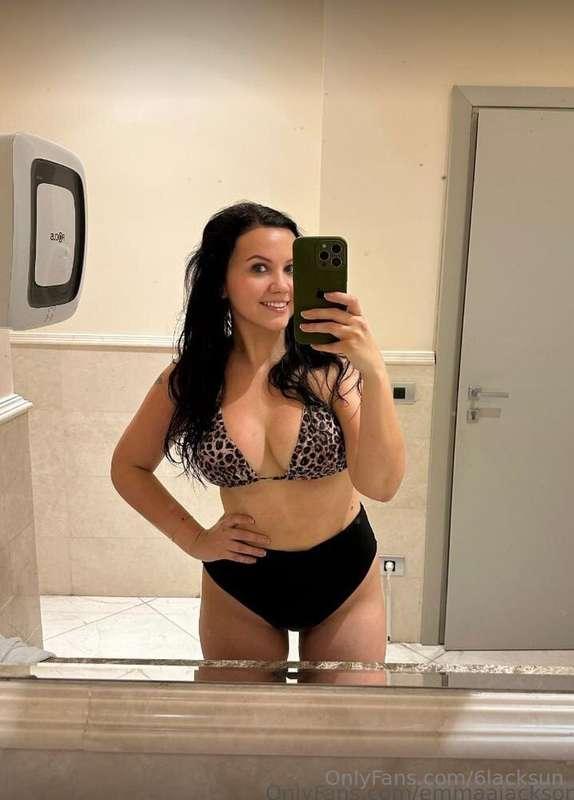 ## СAN YOU BE THE ONE TO CUM 💦 ON MOMMY @emmaajackson HOT BO..