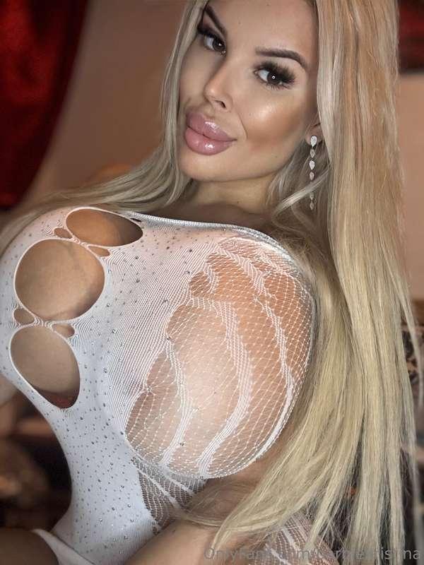 Wanna get your cock in between these? 🍒