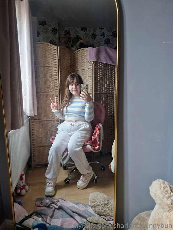 Hey guys! Happy Sunday! Hope you enjoy this sweet but casual..