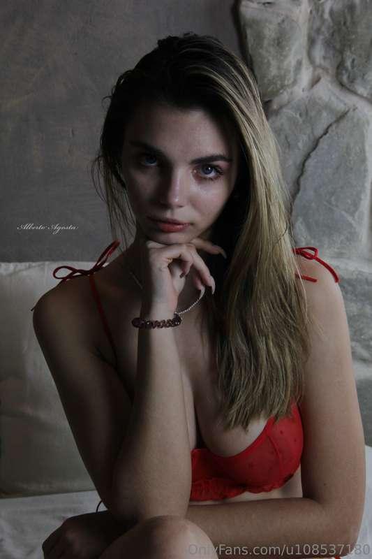 ANNE SUL LETTO: DOMANI LA SPOGLIAMO DEL TUTTO...