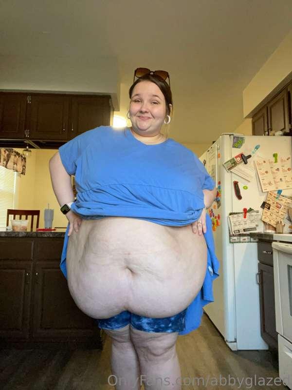 This big beluga is wearing a dress today!!! 🌞
Lots of room t..